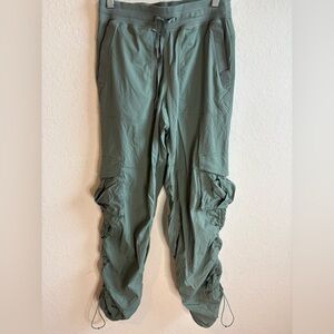 Dance Studio Relaxed-Fit Mid-Rise Cargo Pant Green Size XS